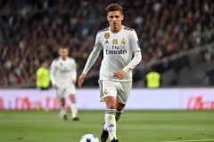 天才少年！17岁打野小将临危受命，首秀即五杀引爆全场