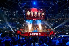 1v5残局！something在源工重镇用雷兹完成惊天逆转，现场沸腾